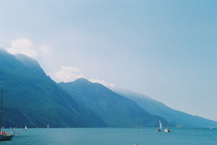 Lago di Garda, Blick vom Nordufer auf das Ostufer