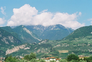 Blick über Riva del Garda nach Norden