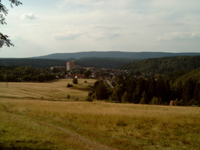 Blick auf Altenau mit der Bausünde "Glockenberg"