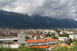 Blick über Innsbruck auf die Inntalkette