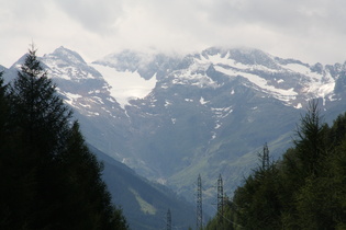 Blick nach Westen auf den Alpenhauptkamm