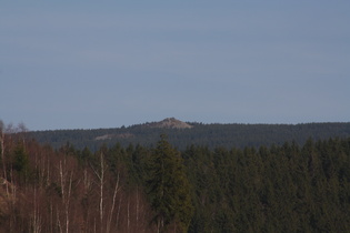 Zoom auf die Wolfswarte auf dem Bruchberg