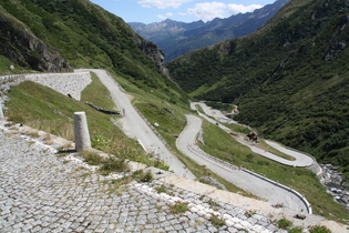 Gotthardpass, Blick über die alte Passstraße ins Val Tremola