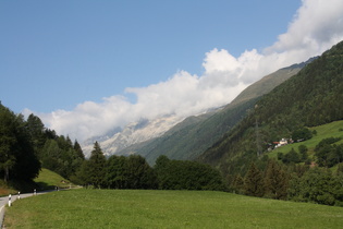 Blick ins Val Bedretto und auf die Südflanke des Gotthardmassivs