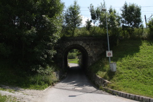 der Brennerradweg unterquert die Brennerbahn