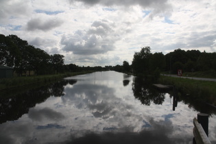 der Ems-Jade-Kanal bei Mariensiel, Blick nach Osten