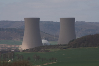 … mit dem idyllisch gelegenen Kernkraftwerk Grohnde