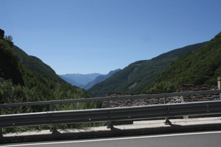 Blick von Lirone aus ins Valle San Giacomo nach Süden