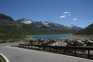 Blick über Monte Spluga und den Lago di Monte Spluga auf die Westgrenze der Ostalpen