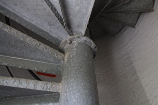 Wendeltreppe im Turm, Blick aufwärts …