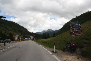 "Dach der Etappe": Passo di Campolongo — Blick nach Süden