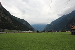 … und Blick talaufwärts zum Nordportal des Gotthard-Basistunnels