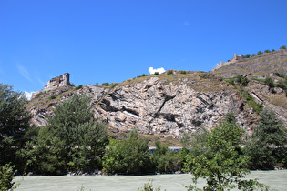 Blick über die Rhône auf den südlichen Teil der Burghügel am Nordufer