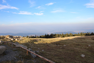 Blick vom Gipfelbereich nach Nordosten