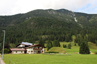 Blick von Weißenbach am Lech zur Gaichtpassstraße