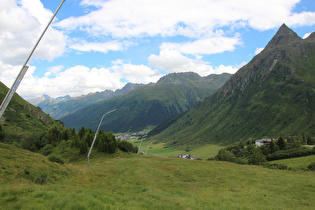 … Blick über das Paznauntal talabwärts auf Berge der Samnaungruppe und der Silvretta …
