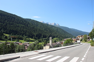 kurz nach Etappenstart, Blick ins Valcamonica talabwärts …