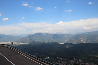 Blick über das Überetsch nach Nordosten Richtung Dolomiten