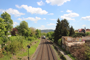 die Bahnstrecke Vienenburg–Goslar in Goslar, Blick nach Osten …