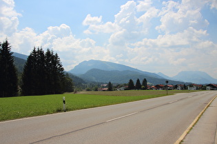 … und nach Südwesten zum Unterberghorn (in Bildmitte am Horizont)