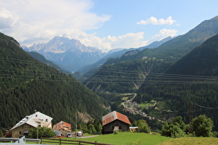 Blick ins Val Cordevole, am Horizont der Monte Civetta