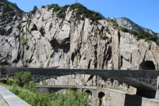 Schöllenenschlucht mit zweiter und dritter Teufelsbrücke