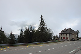 in Rothwald, Blick bergab in Wolken …