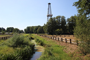 … und Blick flussabwärts auf Fördertürme des " Erdölmuseum Wietze"