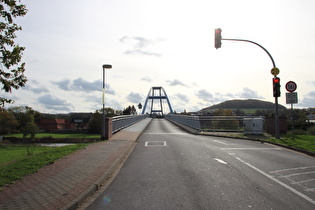 Blick über die Weserbrücke nach Hehlen