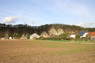 Blick über Dölme auf die Weserklippen bei Steinmühle