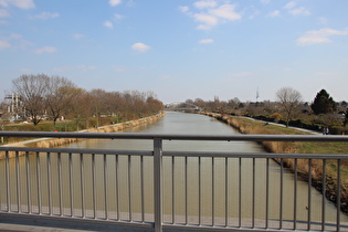 Mittellandkanal zwischen Hannover-Vahrenwald und -Vahrenheide, Blick nach Osten …