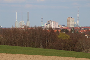 Zoom auf v. l. n. r.: Heizkraftwerk Linden, alten Fernsehturm, Anzeiger-Hochhaus, Ihme-Zentrum und Telemax