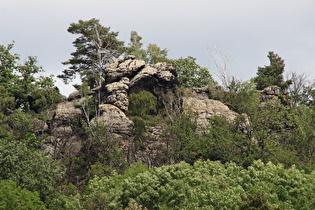 2. Zoom auf Felsformationen in der Teufelsmauer von West nach Ost
