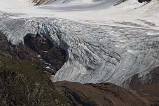 Zoom auf einen Eisbruch des Ghiacciaio di Dosegù
