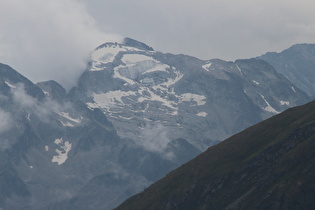 Zoom auf vergletscherte Gipfel der Gruppo dell'Adamello