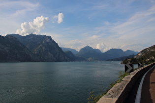 … und Blick nach Norden Richtung Riva del Garda