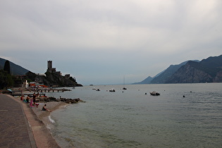 Uferweg, Blick zum Castello Scaligero in Malcesine