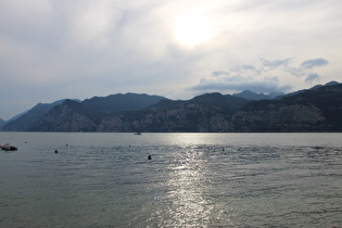Blick über den See auf Tremosine sul Garda