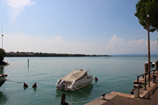 der Mincio in Peschiera del Garda, Blick flussaufwärts zum Lago di Garda …