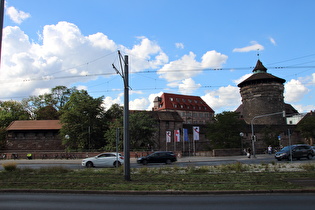 in Nürnberg, Blick vom Hbf. auf Frauentor und Frauentorturm