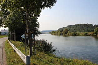 die Weser an der Tünderschen Warte, Blick flussaufwärts …