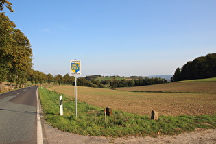 Kreisgrenze zwischen den Landkreisen Holzminden und Northeim, Blick in den Landkreis Northeim …