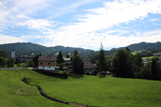 Blick über den Hoferbach und Alberschwende nach Osten