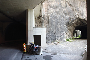 Südrampe, neuer Abschnitt im Tunnel und alter still gelegter Abschnitt in der Galerie …