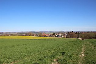 … und Blick über Hohenbostel auf v. l. n. r. Stemmer Berg, Benther Berg und Gehrdener Berg