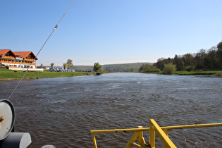Überquerung der Weser, Blick flussaufwärts …