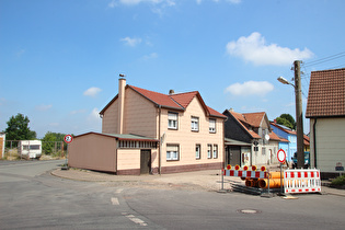 Baustelle auf der Durchgangsstraße in Wölfis