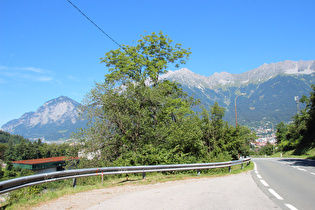 Blick über Innsbruck zur Inntalkette
