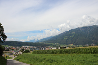 Anstieg zwischen Bruneck und Percha, Blick über Bruneck ins Pustertal