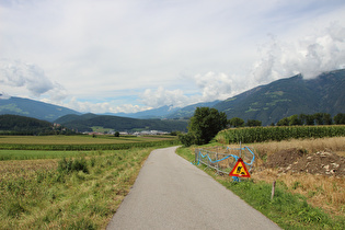 … und Blick bergab über Bruneck ins Pustertal